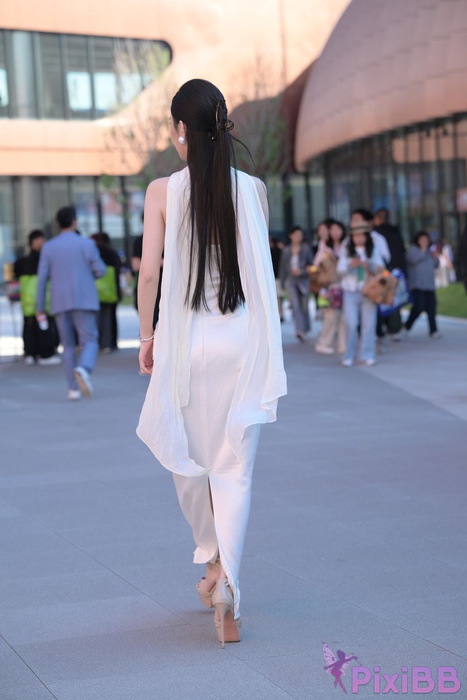 Featured Street Photography Works No.5834 Little Luna in elegant white dress PixiBB.COM 028