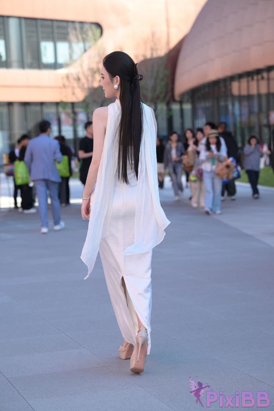 Featured Street Photography Works No.5834 Little Luna in elegant white dress PixiBB.COM 029