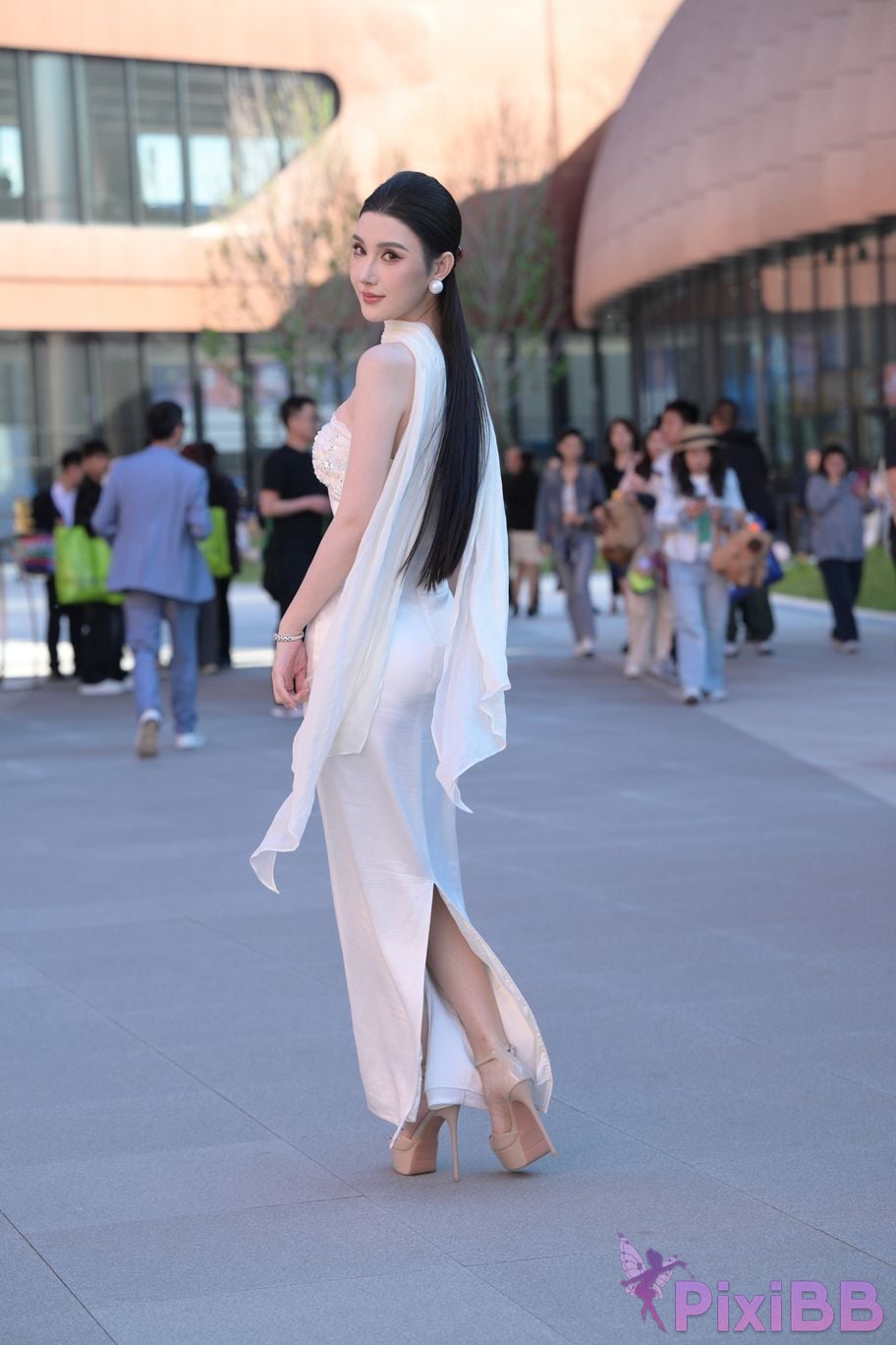 Featured Street Photography Works No.5834 Little Luna in elegant white dress PixiBB.COM 030