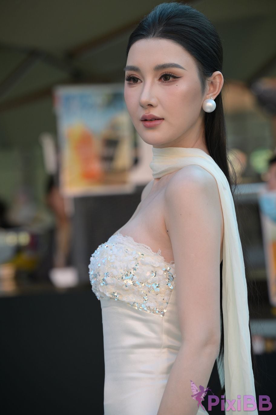 Featured Street Photography Works No.5834 Little Luna in elegant white dress PixiBB.COM 059