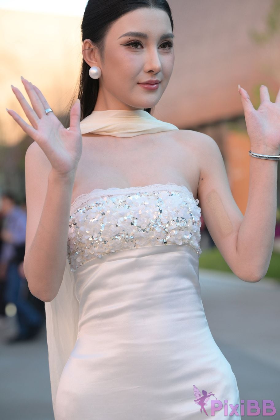 Featured Street Photography Works No.5834 Little Luna in elegant white dress PixiBB.COM 083
