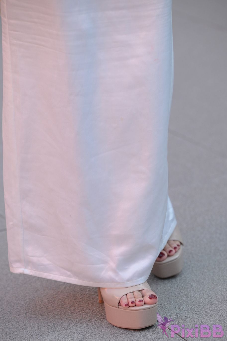 Featured Street Photography Works No.5834 Little Luna in elegant white dress PixiBB.COM 104