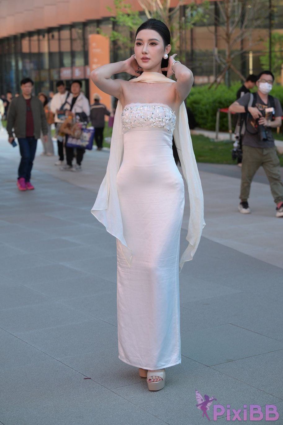 Featured Street Photography Works No.5834 Little Luna in elegant white dress PixiBB.COM 113