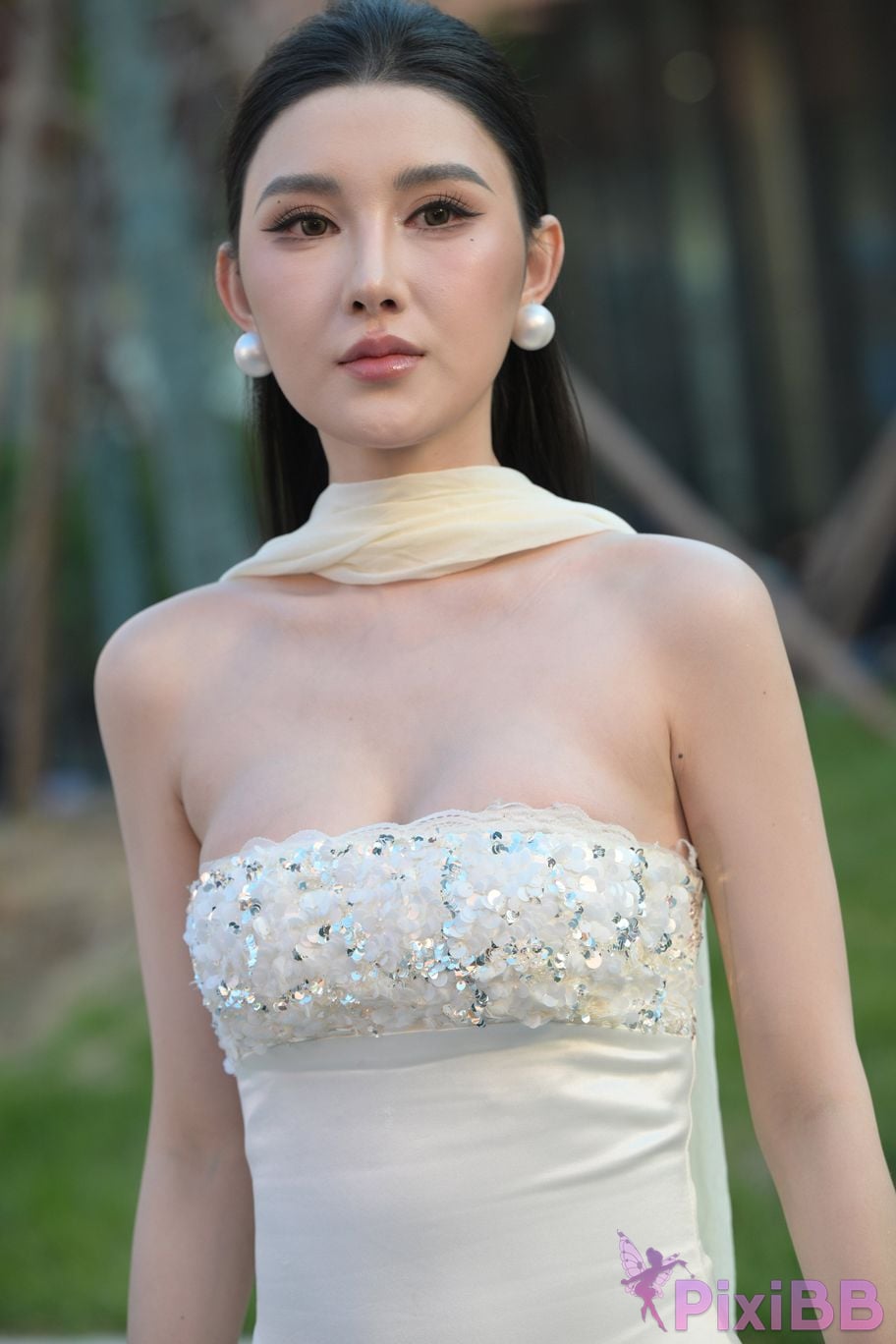 Featured Street Photography Works No.5834 Little Luna in elegant white dress PixiBB.COM 188