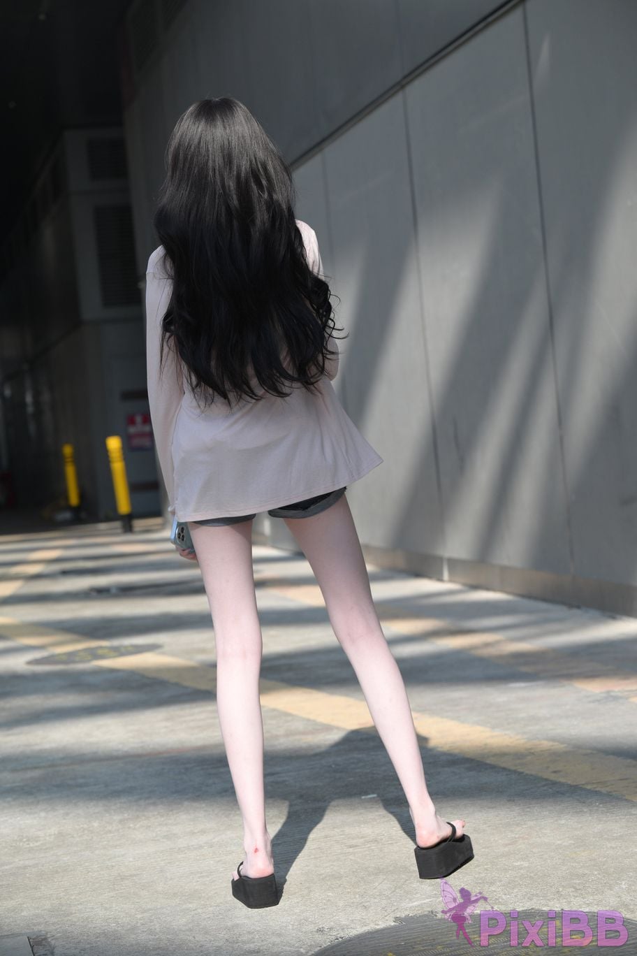 Featured Street Photography Works No.5826 Pretty girl with long legs PixiBB.COM 006