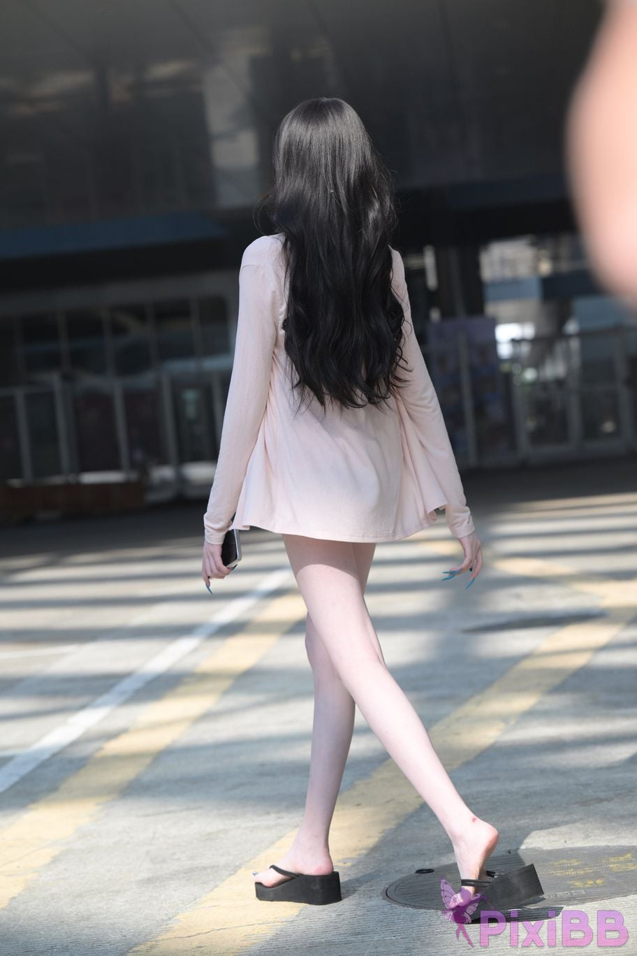 Featured Street Photography Works No.5826 Pretty girl with long legs PixiBB.COM 007