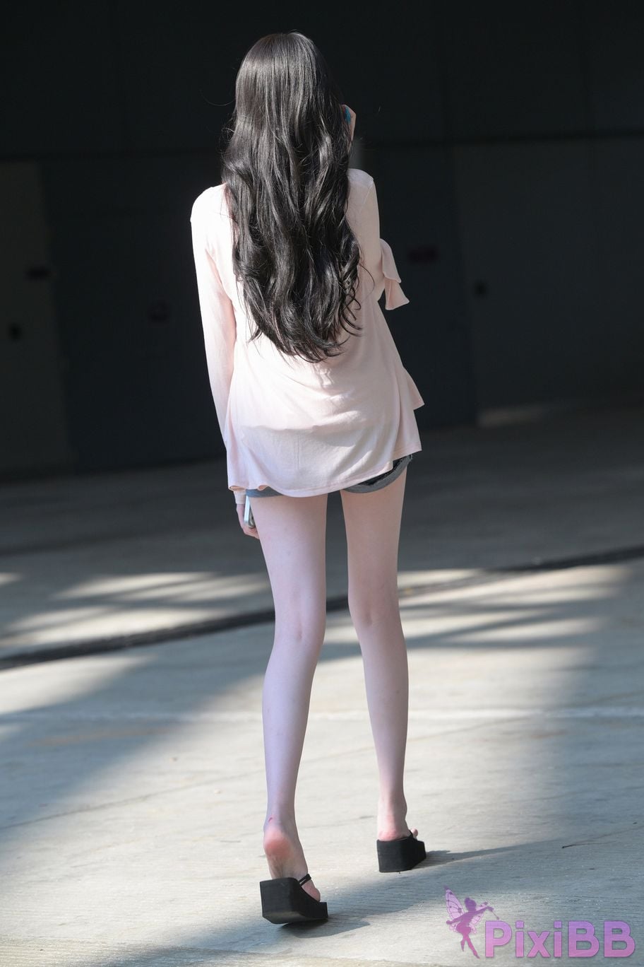 Featured Street Photography Works No.5826 Pretty girl with long legs PixiBB.COM 009