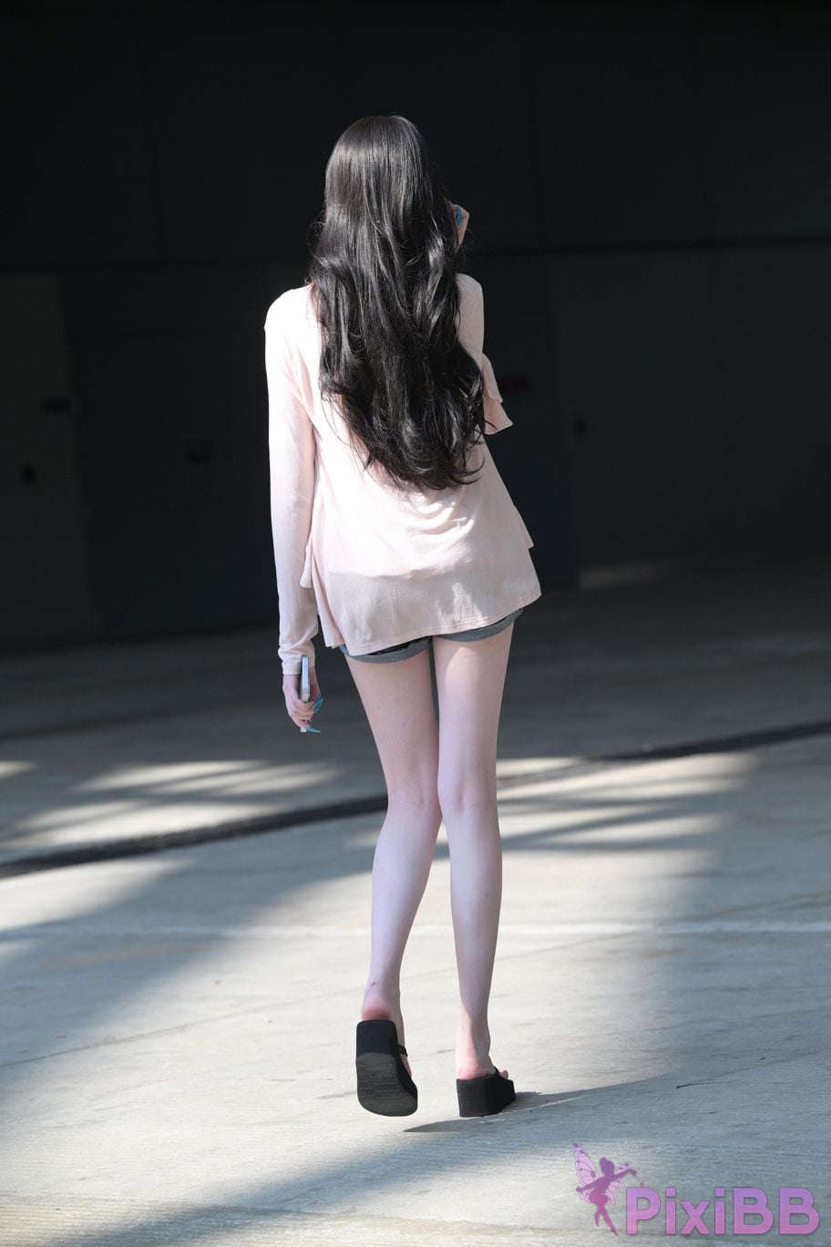 Featured Street Photography Works No.5826 Pretty girl with long legs PixiBB.COM 010