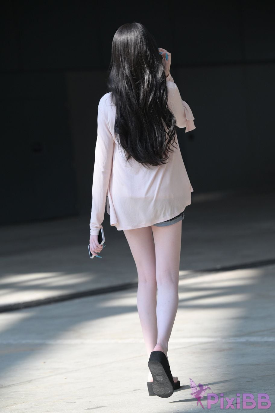 Featured Street Photography Works No.5826 Pretty girl with long legs PixiBB.COM 011