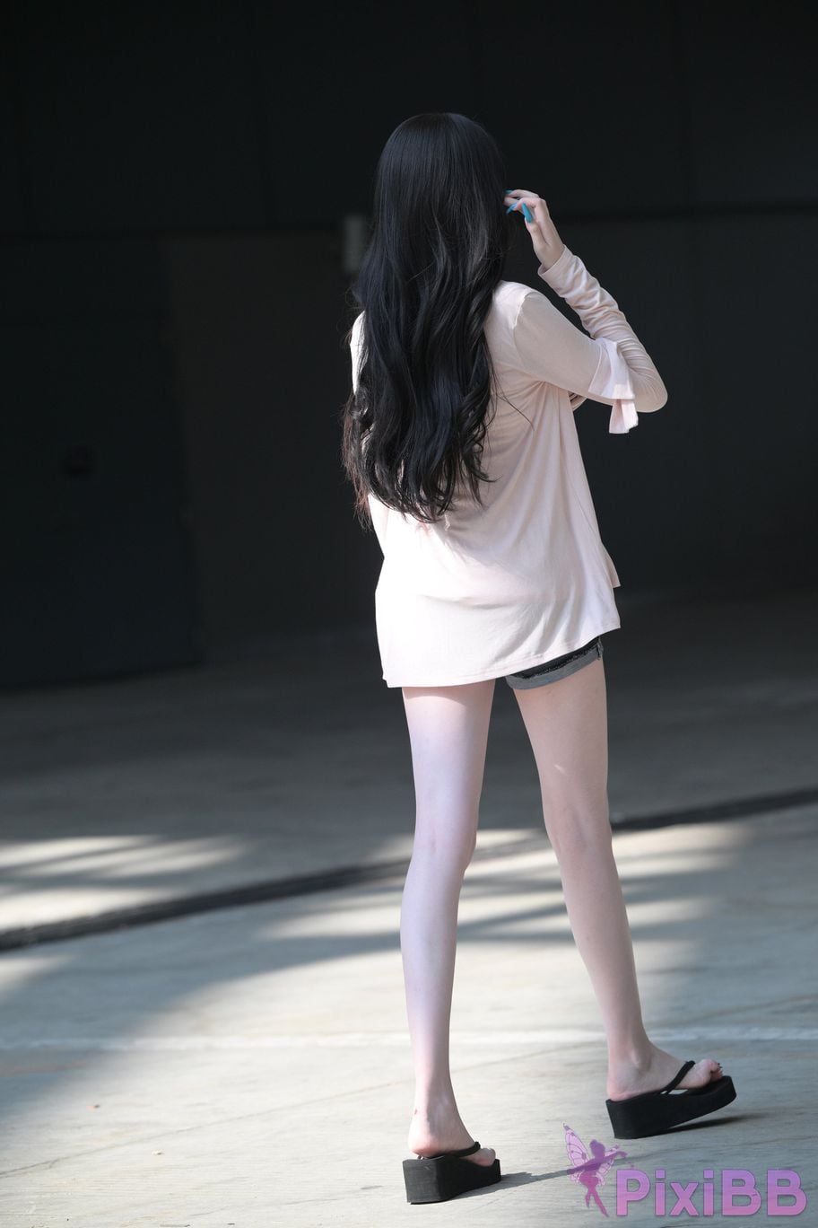 Featured Street Photography Works No.5826 Pretty girl with long legs PixiBB.COM 013