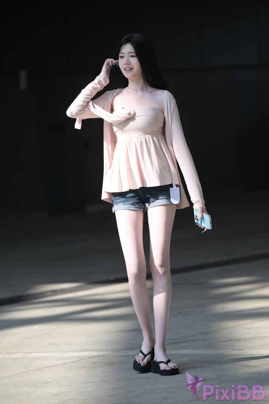 Featured Street Photography Works No.5826 Pretty girl with long legs PixiBB.COM 014