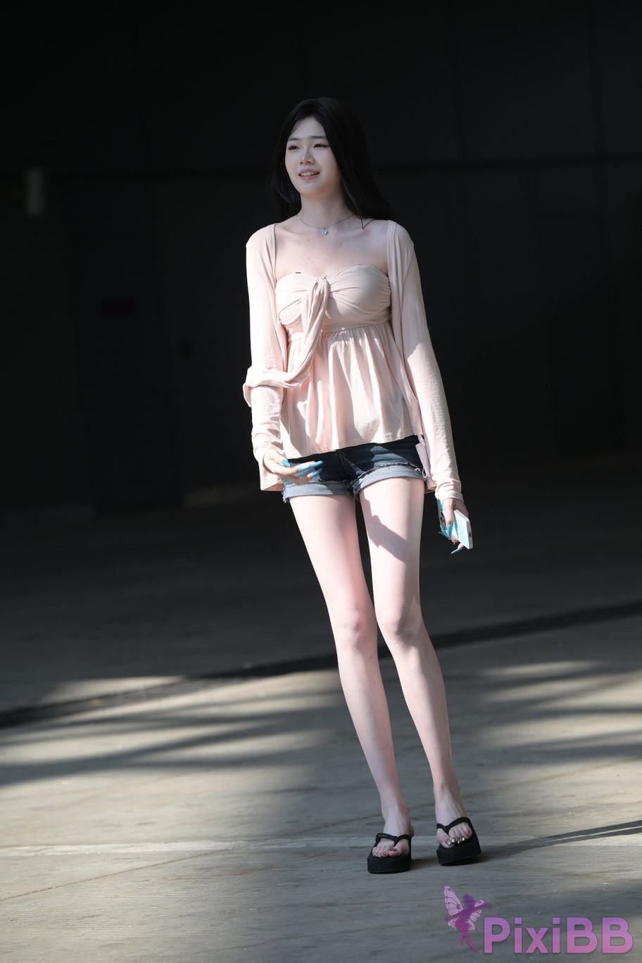 Featured Street Photography Works No.5826 Pretty girl with long legs PixiBB.COM 016