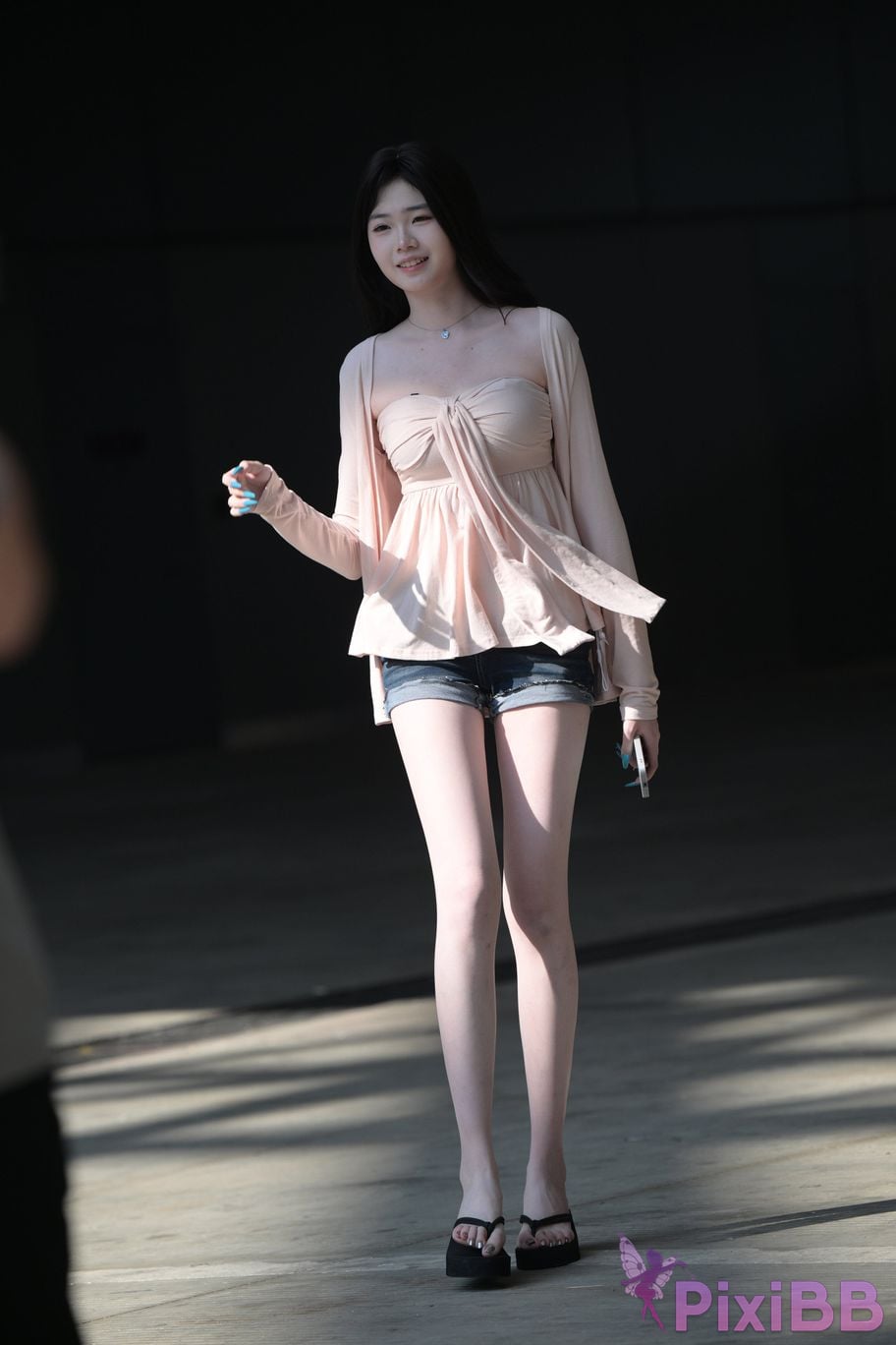 Featured Street Photography Works No.5826 Pretty girl with long legs PixiBB.COM 018