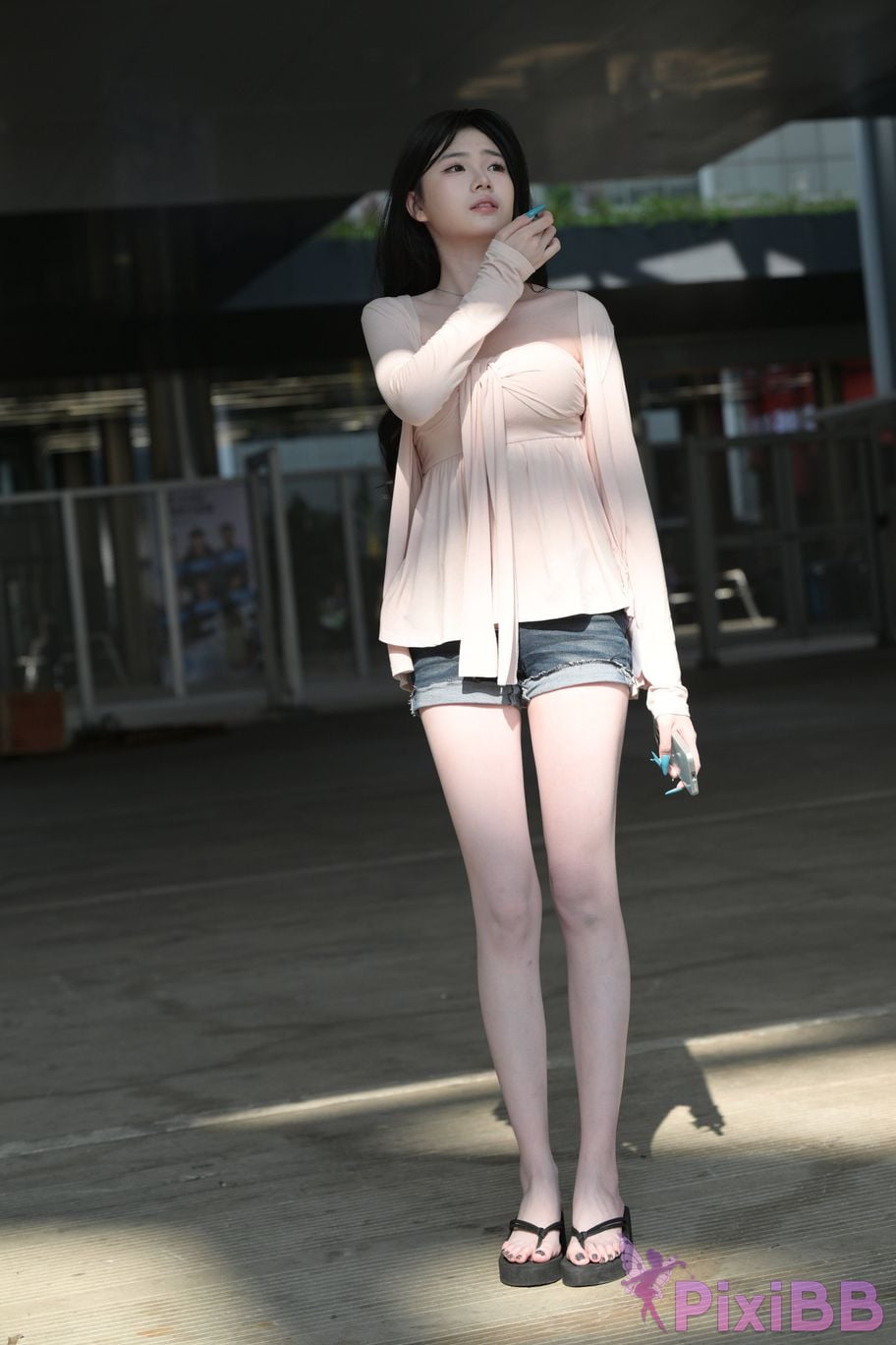 Featured Street Photography Works No.5826 Pretty girl with long legs PixiBB.COM 019