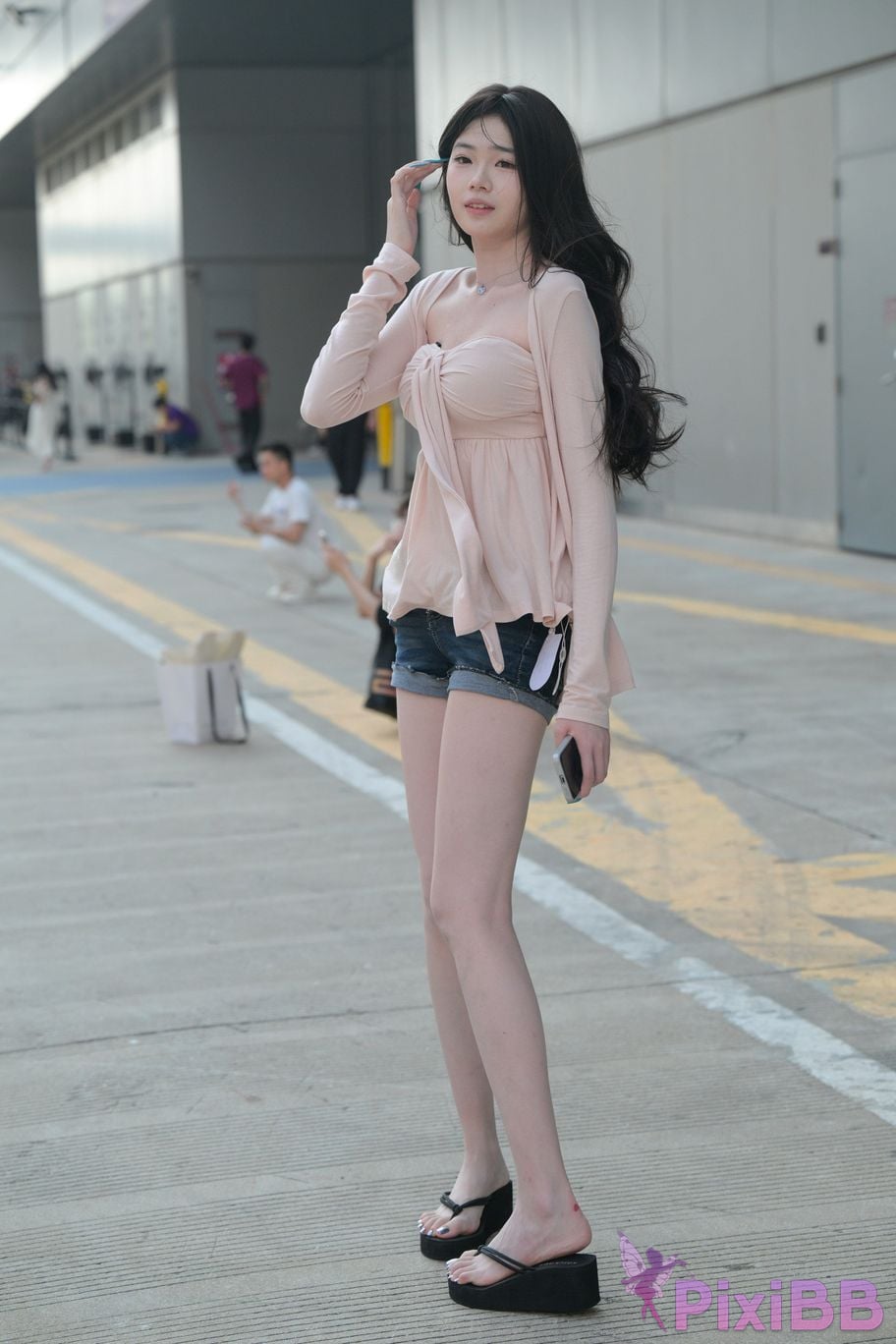 Featured Street Photography Works No.5826 Pretty girl with long legs PixiBB.COM 043