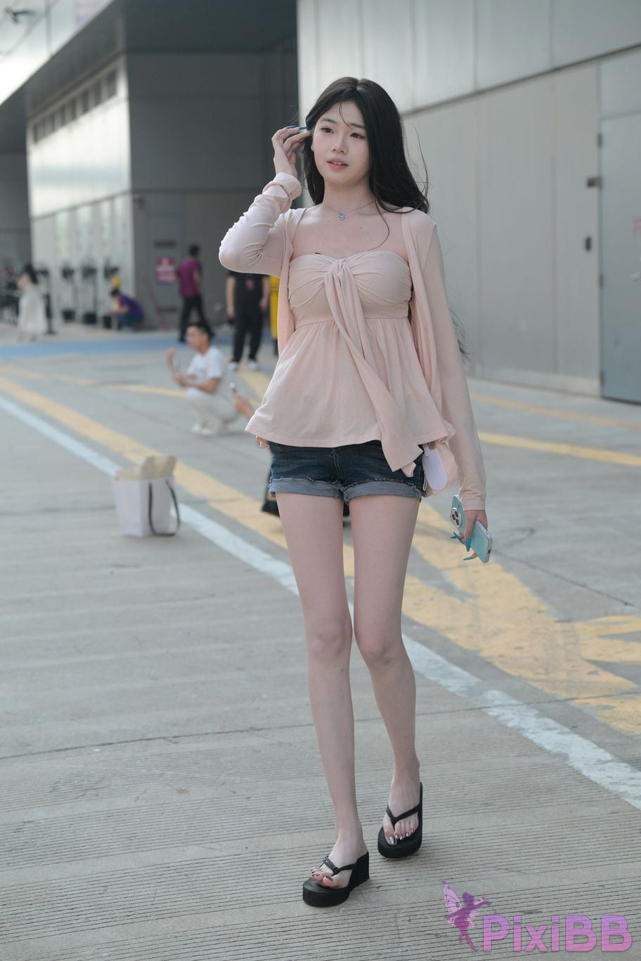 Featured Street Photography Works No.5826 Pretty girl with long legs PixiBB.COM 045