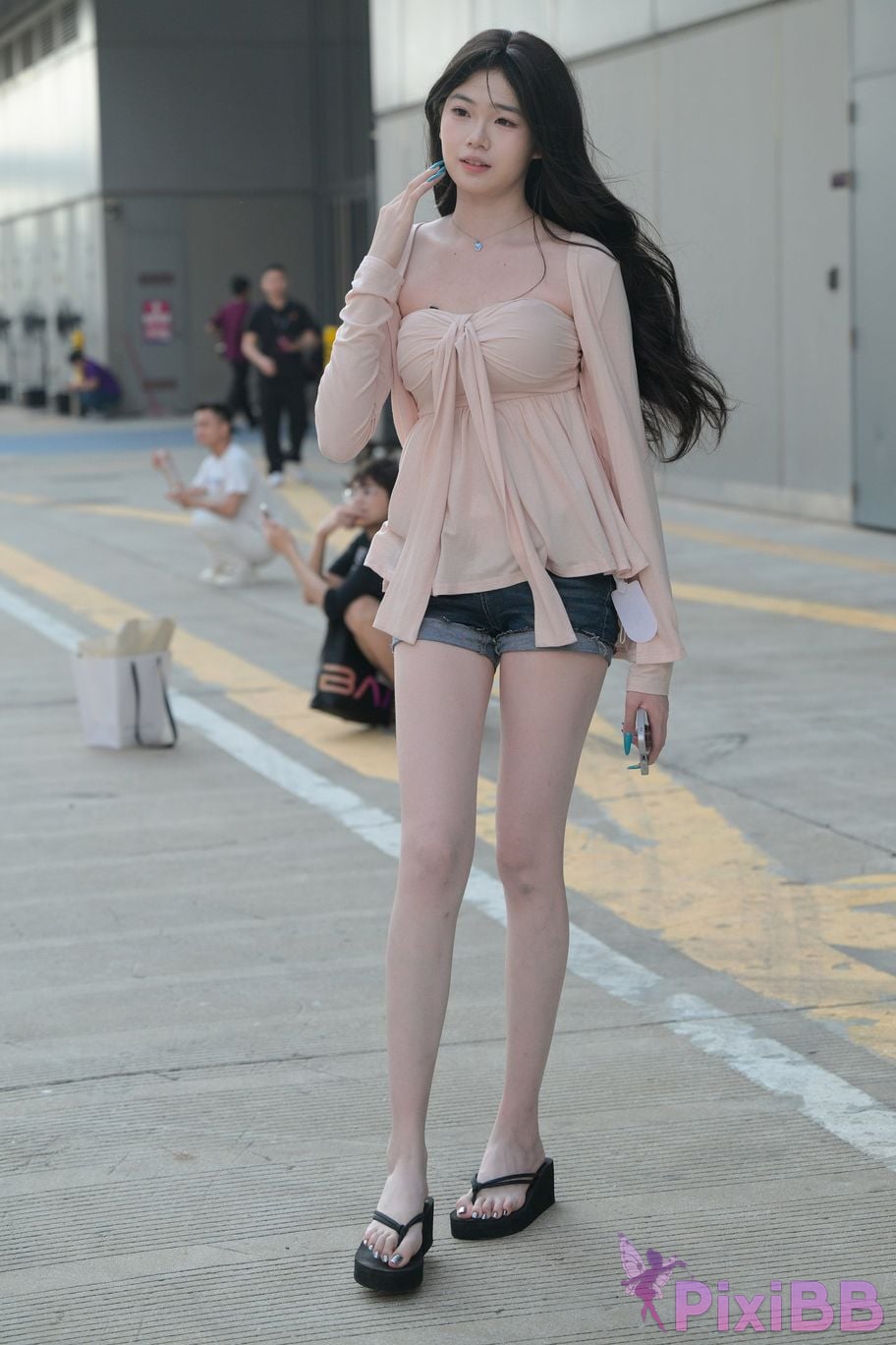 Featured Street Photography Works No.5826 Pretty girl with long legs PixiBB.COM 047