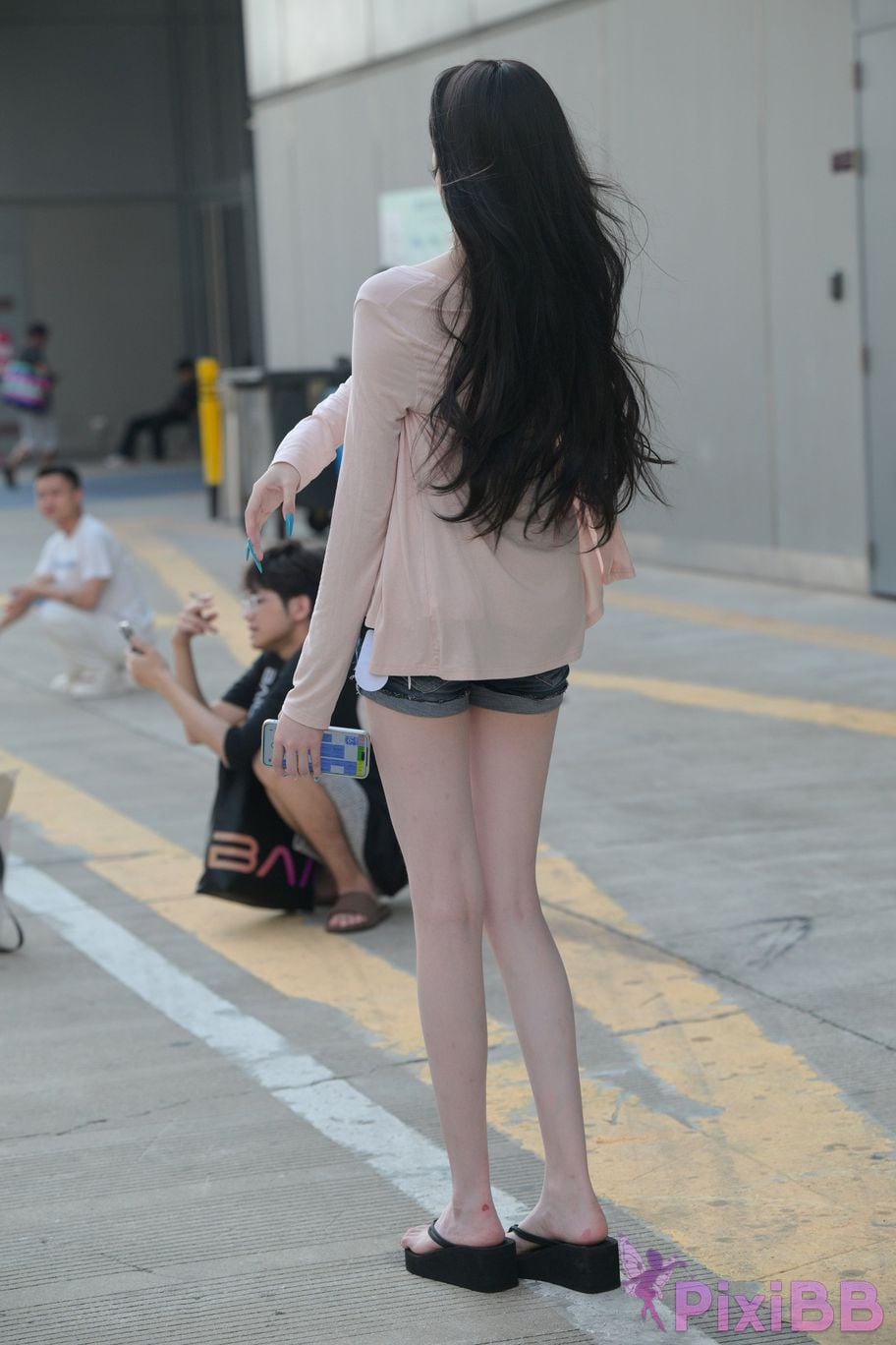 Featured Street Photography Works No.5826 Pretty girl with long legs PixiBB.COM 052