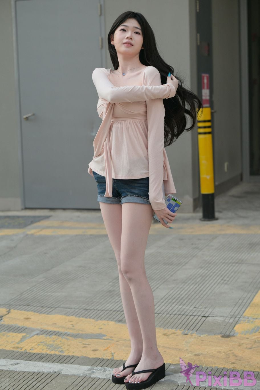 Featured Street Photography Works No.5826 Pretty girl with long legs PixiBB.COM 053