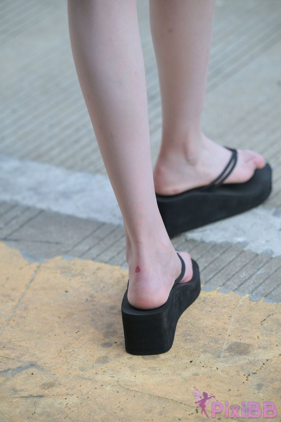 Featured Street Photography Works No.5826 Pretty girl with long legs PixiBB.COM 094