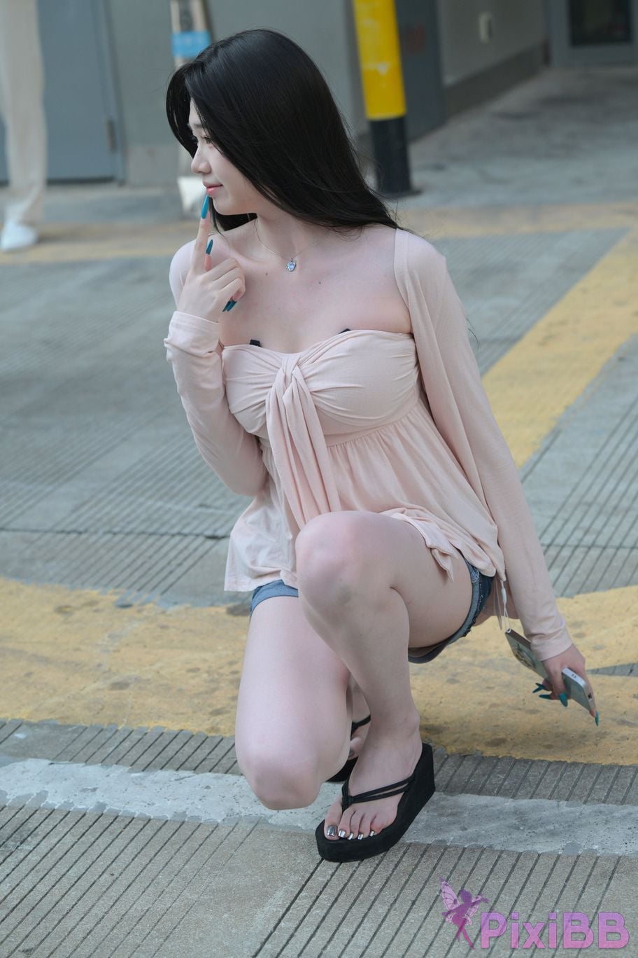 Featured Street Photography Works No.5826 Pretty girl with long legs PixiBB.COM 115