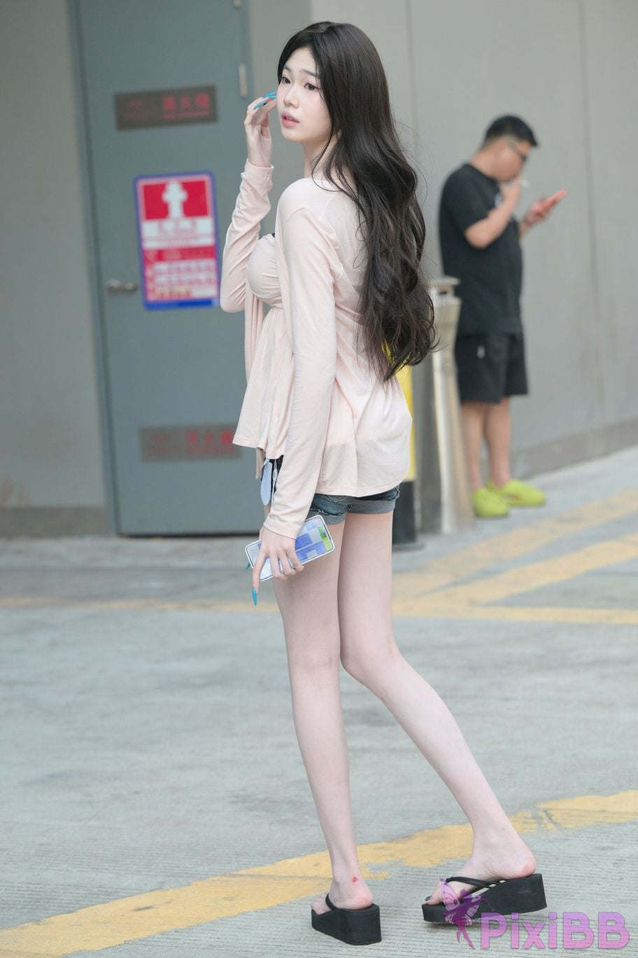 Featured Street Photography Works No.5826 Pretty girl with long legs PixiBB.COM 147