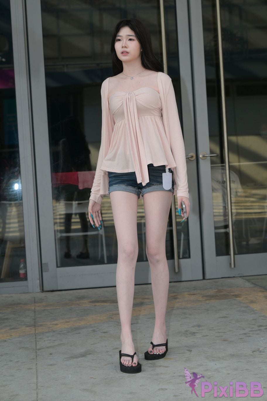 Featured Street Photography Works No.5826 Pretty girl with long legs PixiBB.COM 189