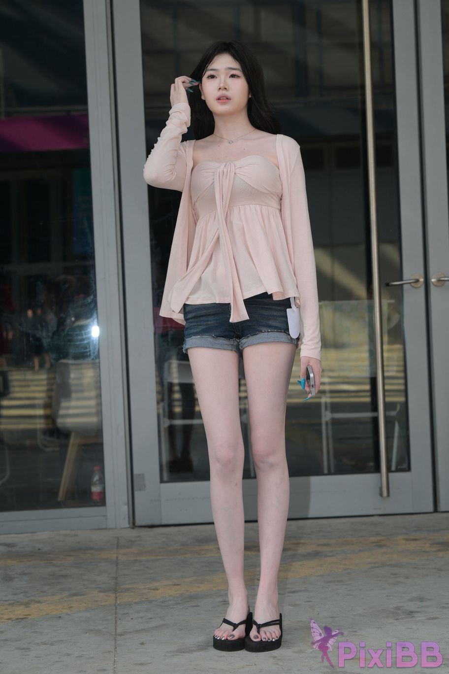 Featured Street Photography Works No.5826 Pretty girl with long legs PixiBB.COM 191