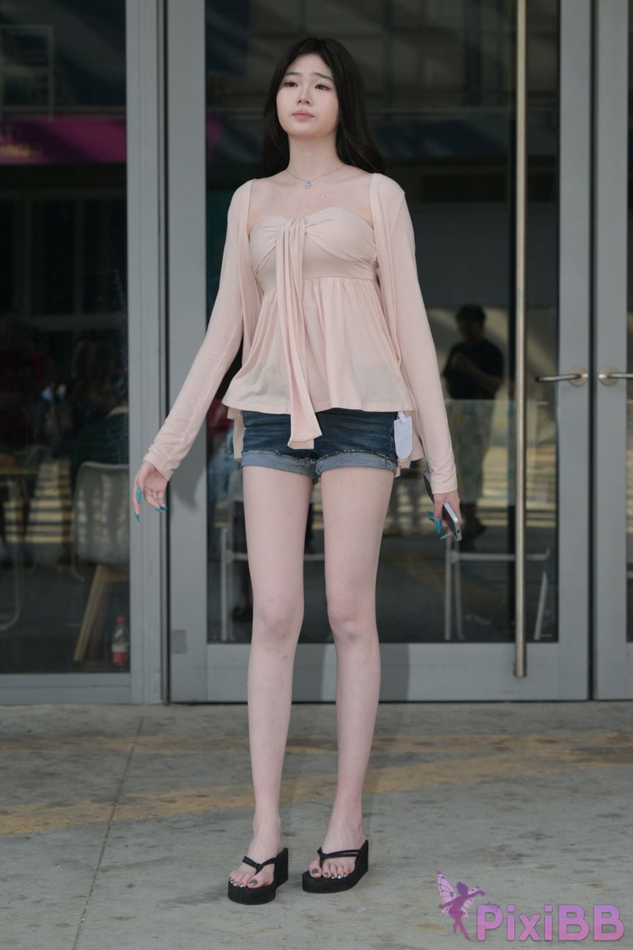 Featured Street Photography Works No.5826 Pretty girl with long legs PixiBB.COM 193