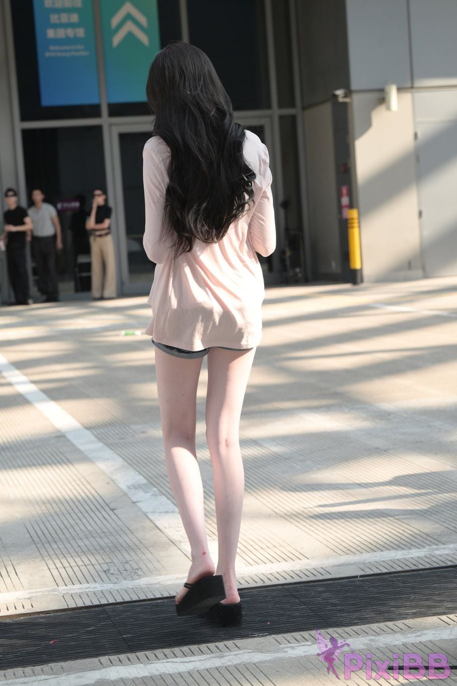 Featured Street Photography Works No.5826 Pretty girl with long legs PixiBB.COM 229