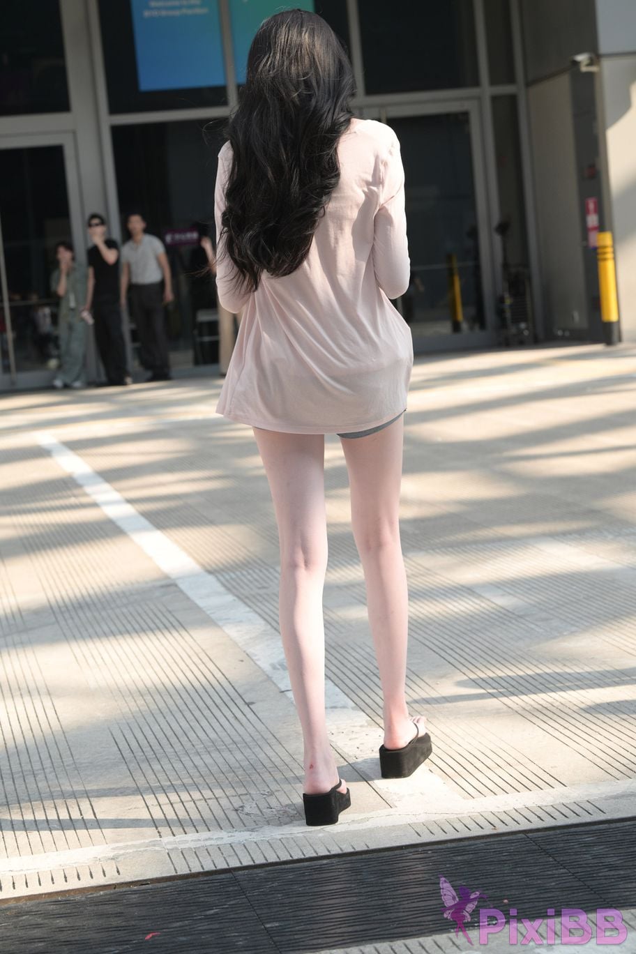 Featured Street Photography Works No.5826 Pretty girl with long legs PixiBB.COM 232