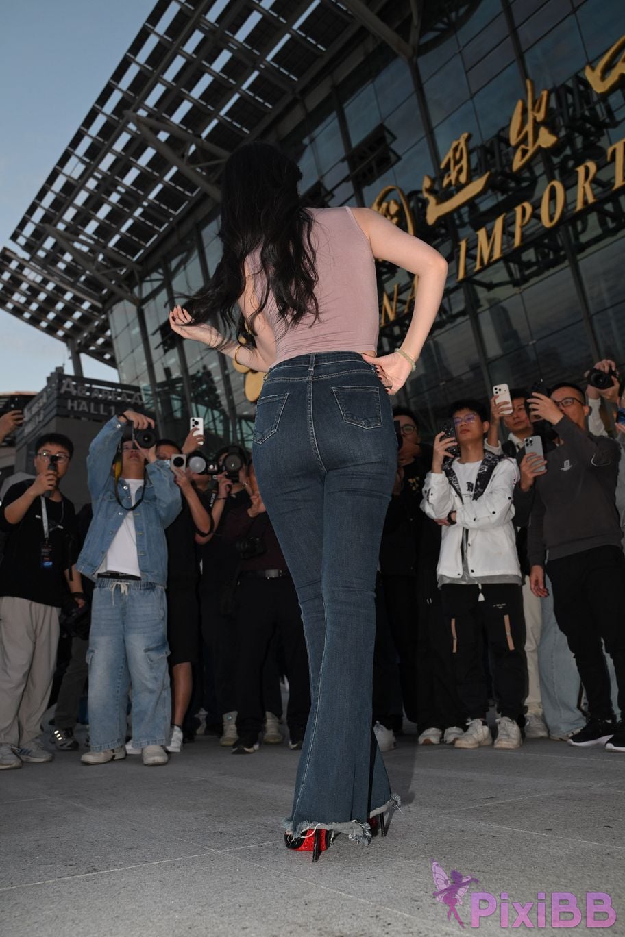 Featured Street Photography Works No.5829 Plump and tender skinny jeans PixiBB.COM 082