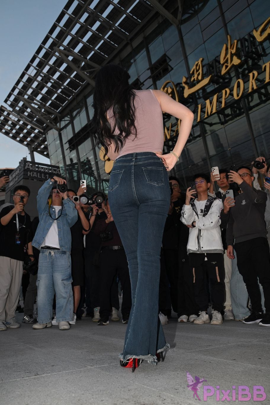 Featured Street Photography Works No.5829 Plump and tender skinny jeans PixiBB.COM 084