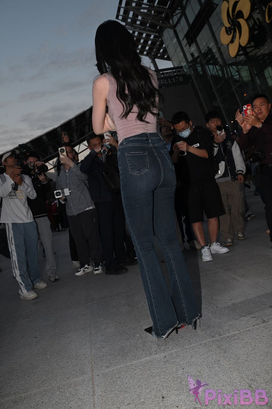 Featured Street Photography Works No.5829 Plump and tender skinny jeans PixiBB.COM 133