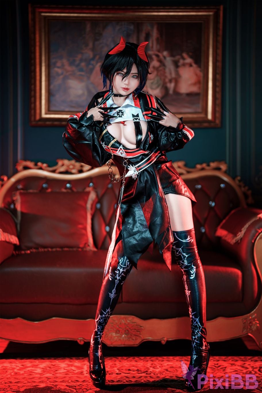 Coser ZinieQ Ulrich von Hutten Azur Lane PixiBB.COM 001