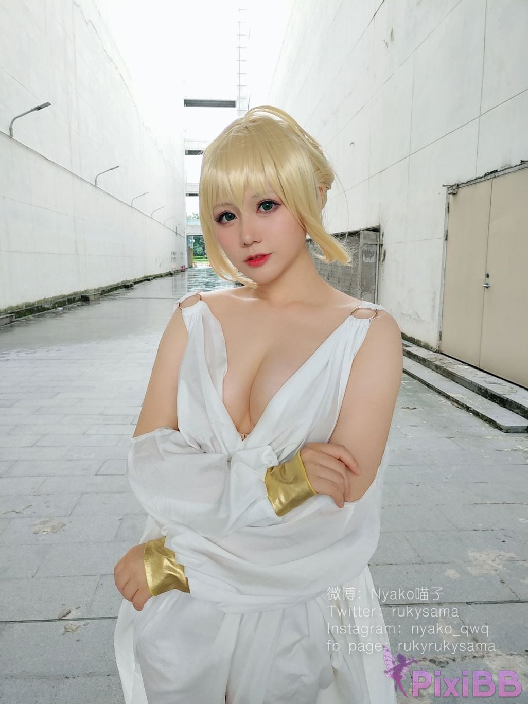 Coser Nyako PixiBB.COM 100.JPG