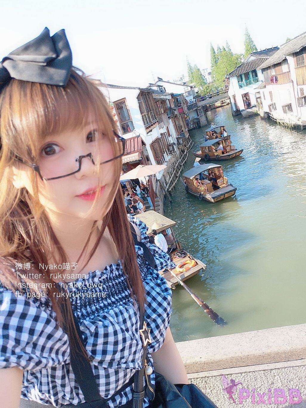 Coser Nyako PixiBB.COM 200.JPG