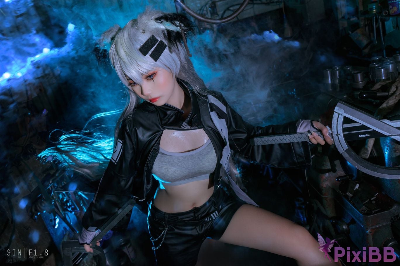 Cosplayer Miinmeow Lappland PixiBB.COM 007