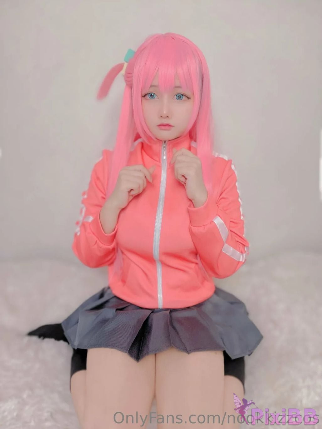 Cosplayer nookkizzcos Bocchi PixiBB.COM 001