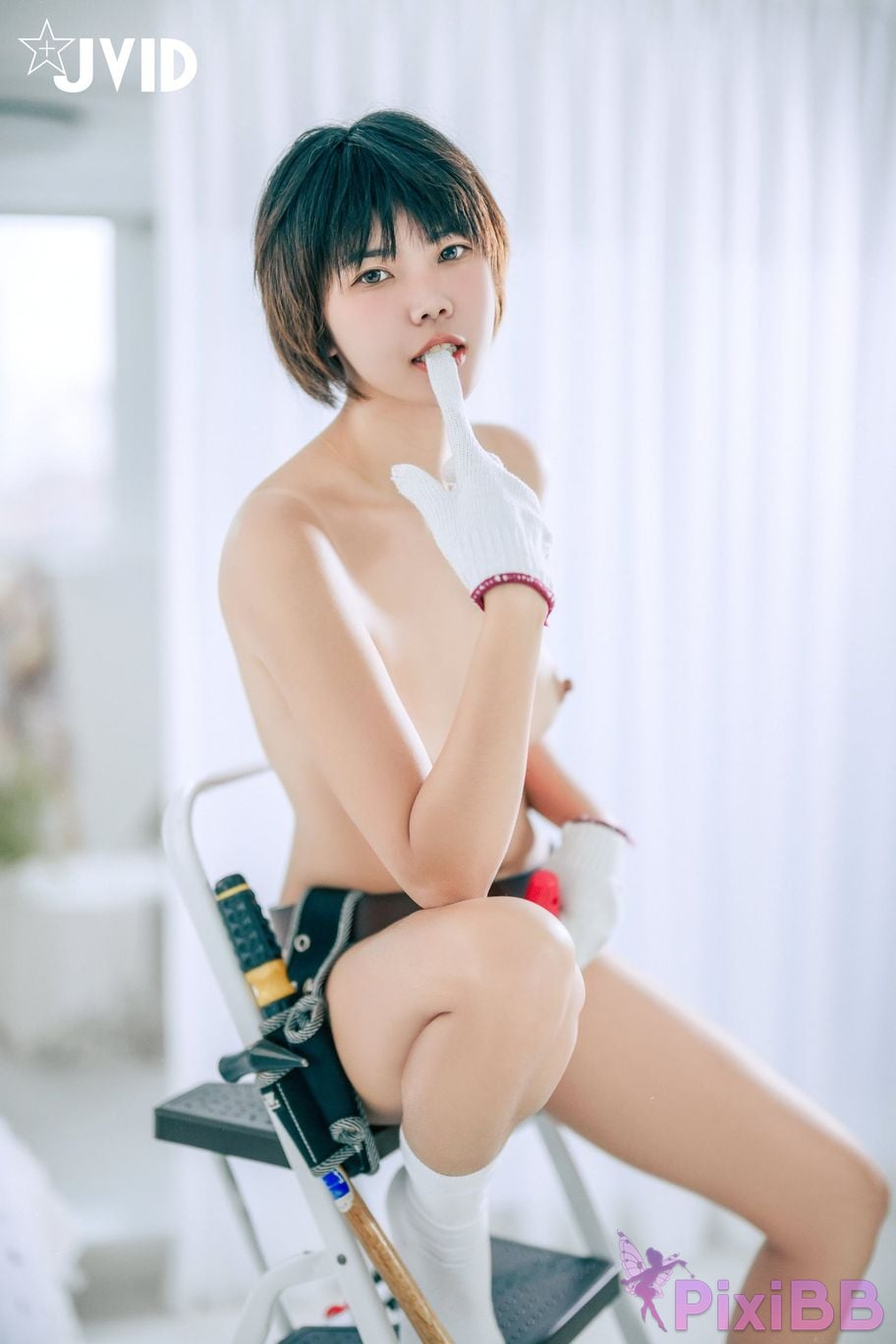JVID guo bao yan re tian qi xia xiu leng de nv shi fu bei zhua nai qia bo zi jing ran rang ta geng xing fen le The first video of having her breasts rubbed leaked NoWaterma 083 PixiBB.COM
