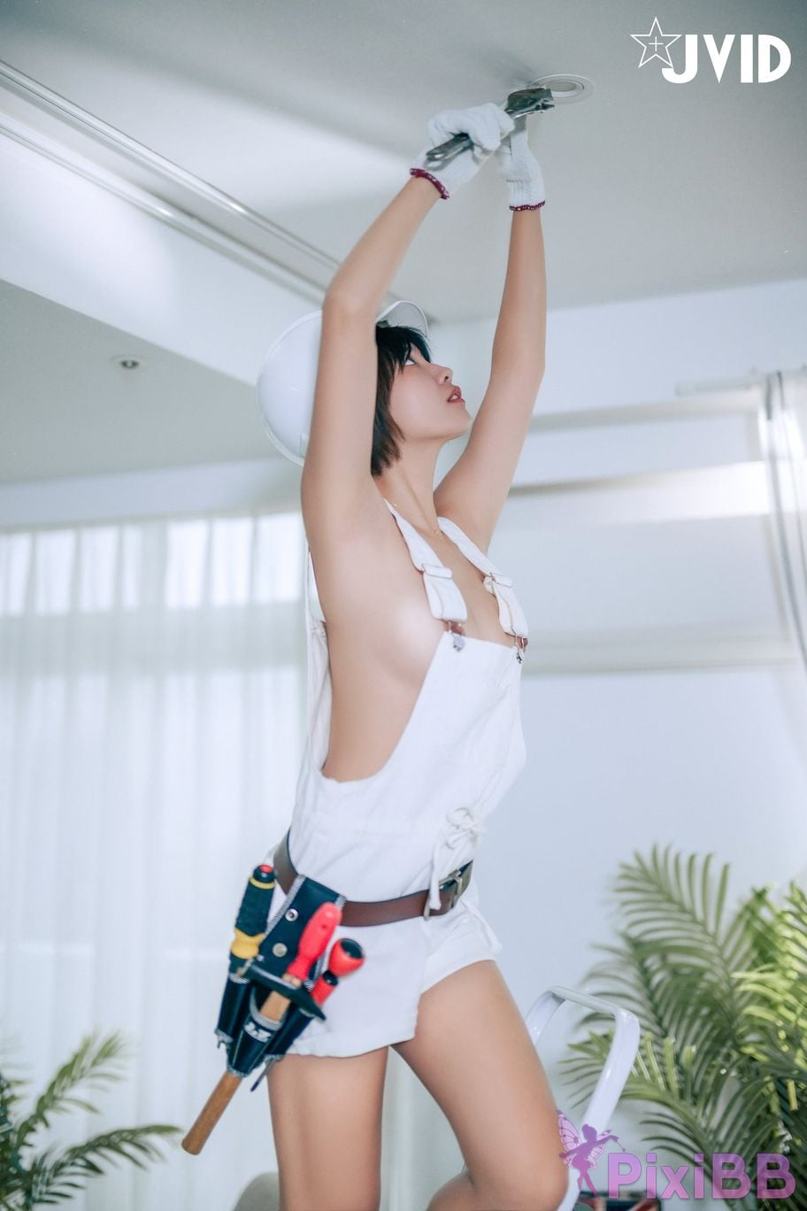 JVID guo bao yan re tian qi xia xiu leng de nv shi fu bei zhua nai qia bo zi jing ran rang ta geng xing fen le The first video of having her breasts rubbed leaked NoWaterma 152 PixiBB.COM