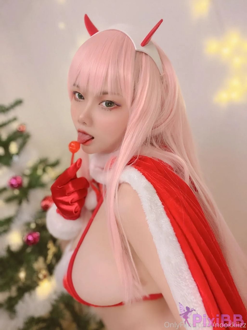 Cosplayer nookkizzcos Christmas Zero Two PixiBB.COM 001