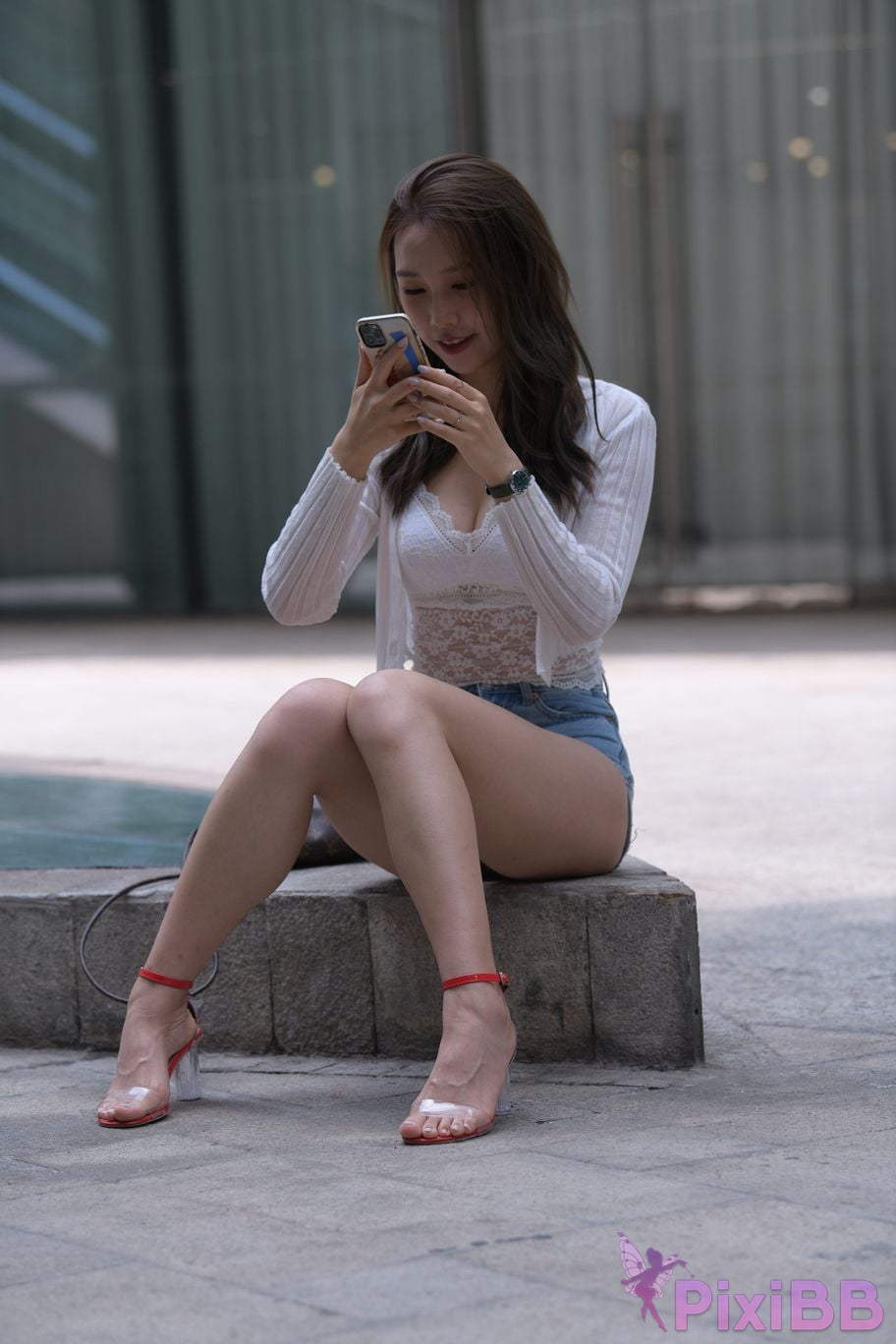 Featured Street Photography Works No.5852 Young and beautiful girl in hot pants PixiBB.COM 014
