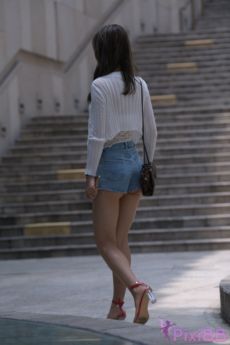 Featured Street Photography Works No.5852 Young and beautiful girl in hot pants PixiBB.COM 110