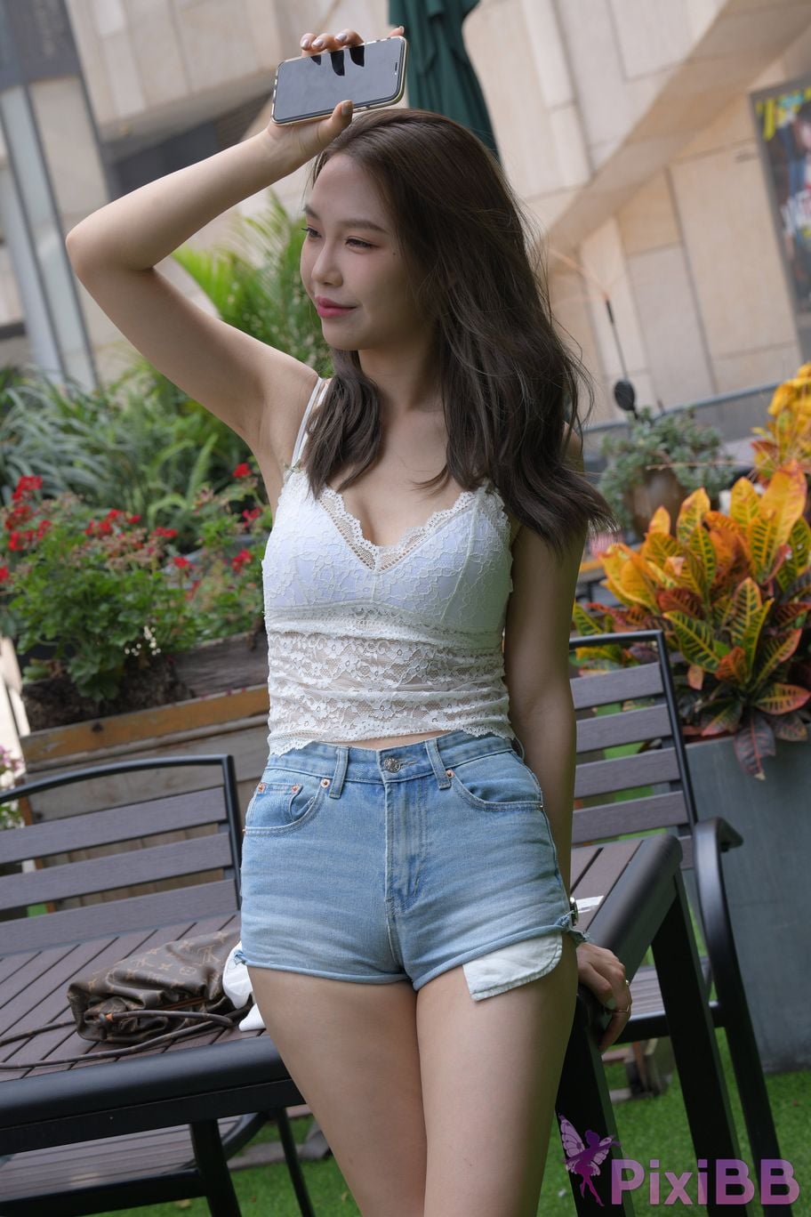 Featured Street Photography Works No.5852 Young and beautiful girl in hot pants PixiBB.COM 248