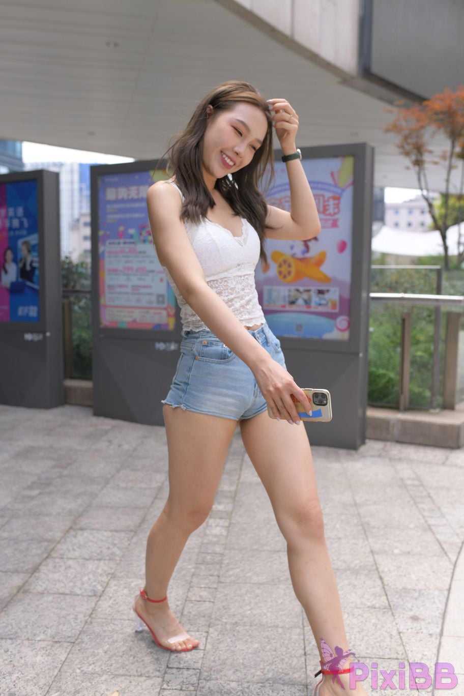Featured Street Photography Works No.5852 Young and beautiful girl in hot pants PixiBB.COM 374