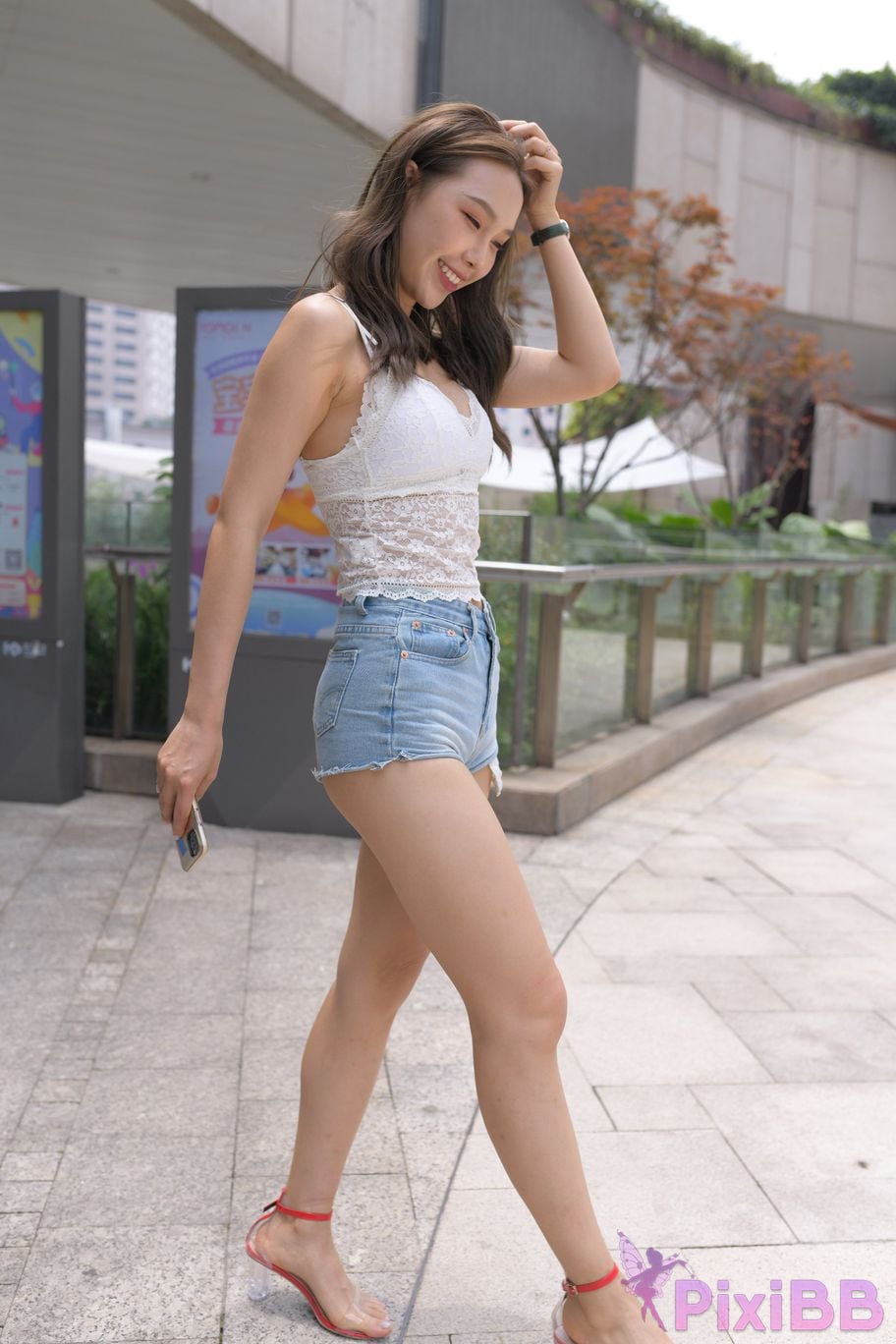 Featured Street Photography Works No.5852 Young and beautiful girl in hot pants PixiBB.COM 376