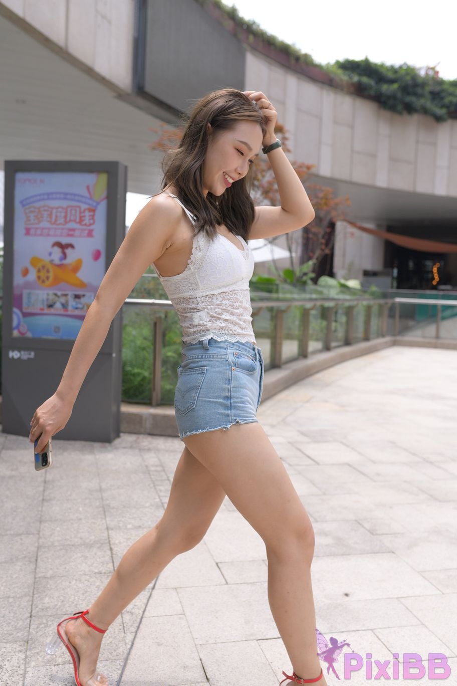 Featured Street Photography Works No.5852 Young and beautiful girl in hot pants PixiBB.COM 377