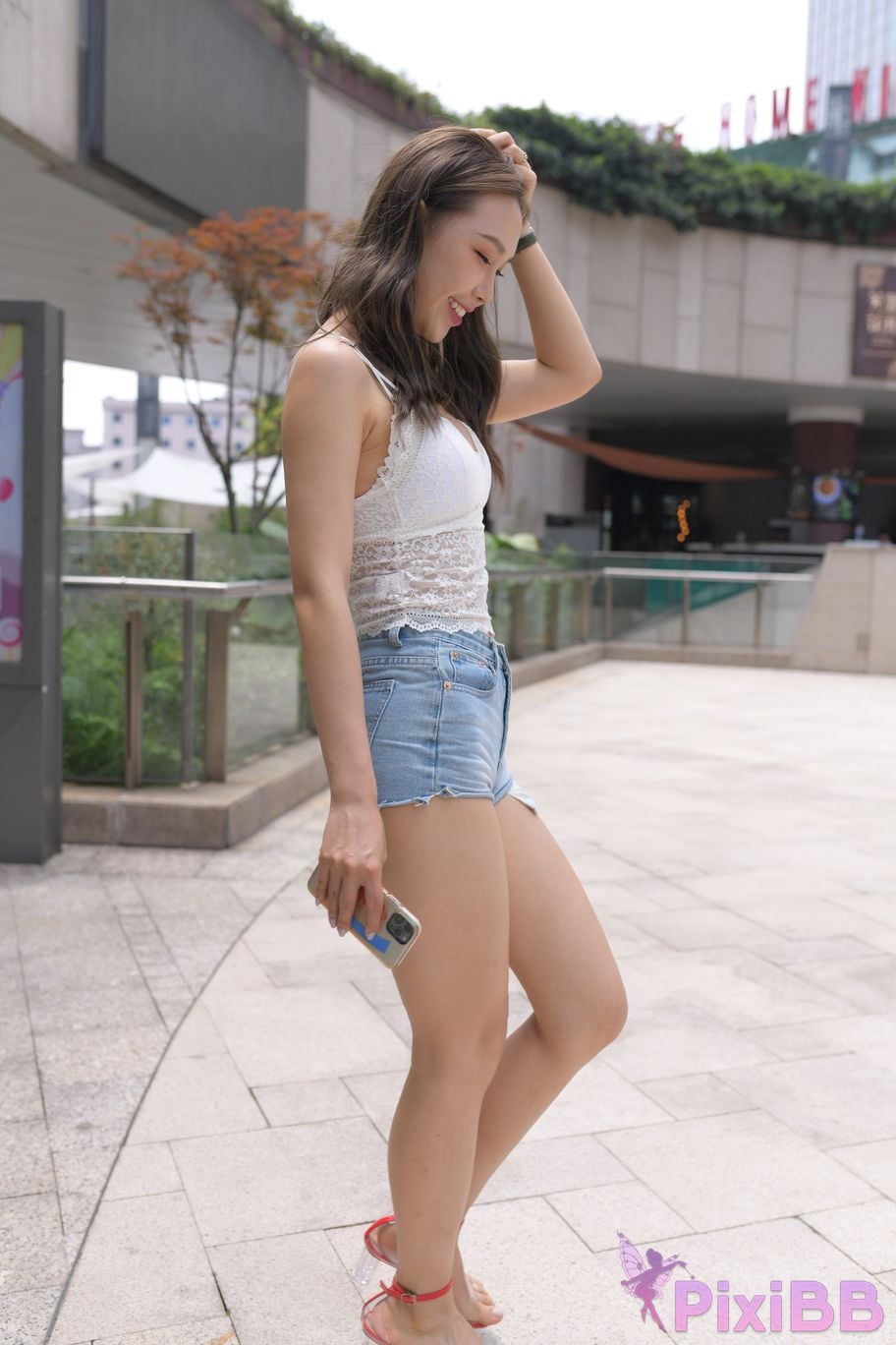 Featured Street Photography Works No.5852 Young and beautiful girl in hot pants PixiBB.COM 378