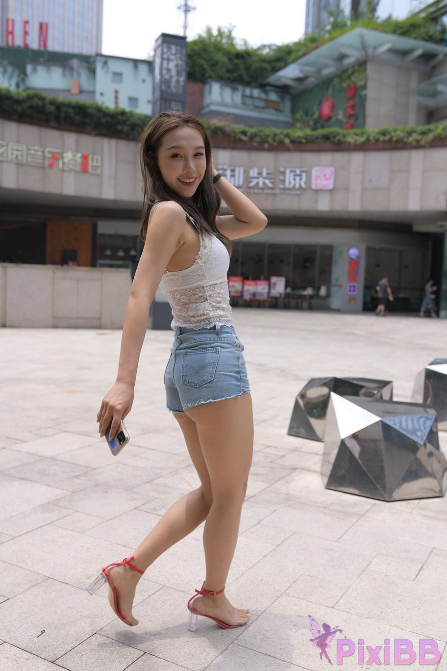 Featured Street Photography Works No.5852 Young and beautiful girl in hot pants PixiBB.COM 380